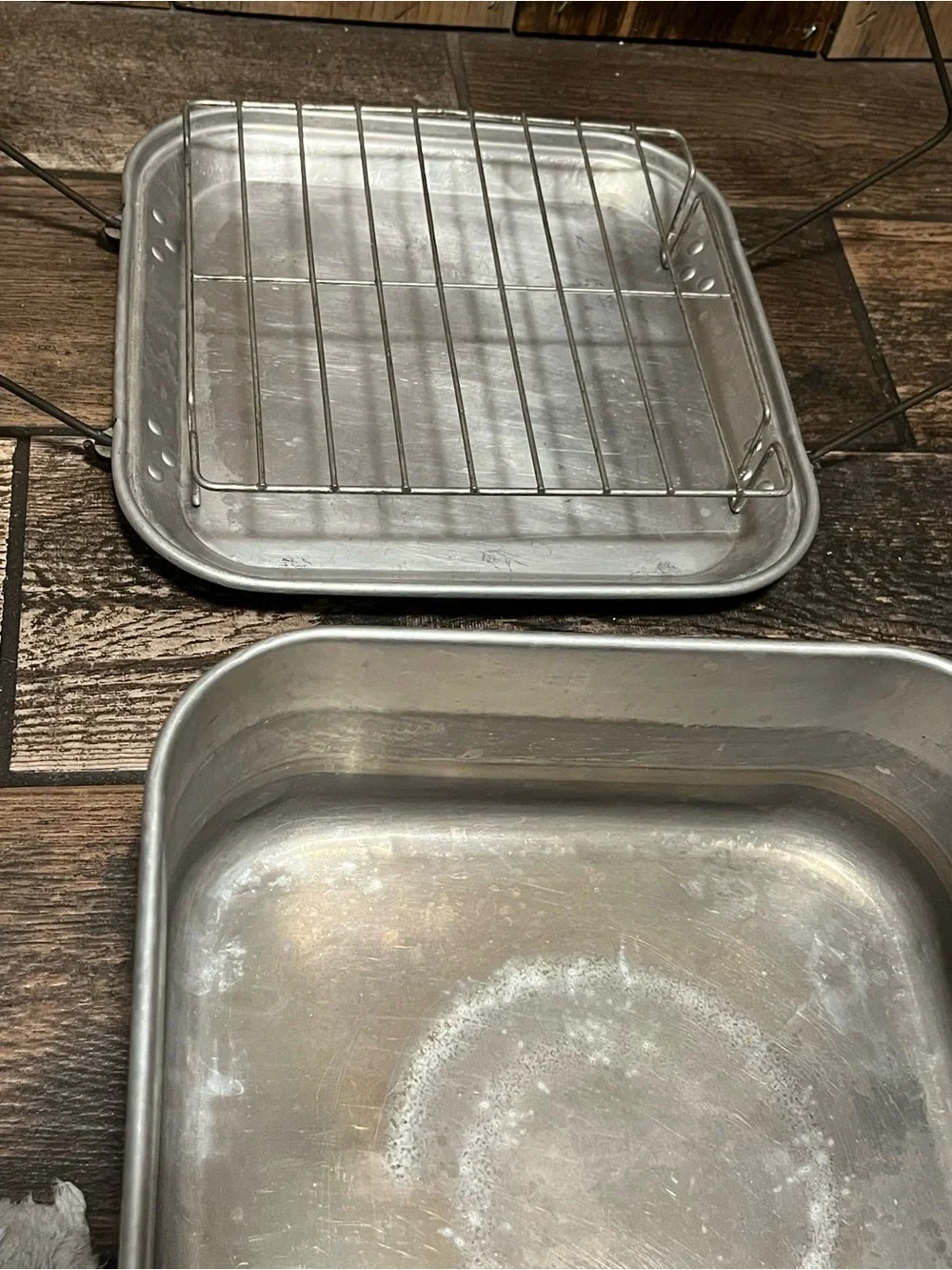 Vintage Metal Roasting Pan / cake carrier with Wire Lid - Silver